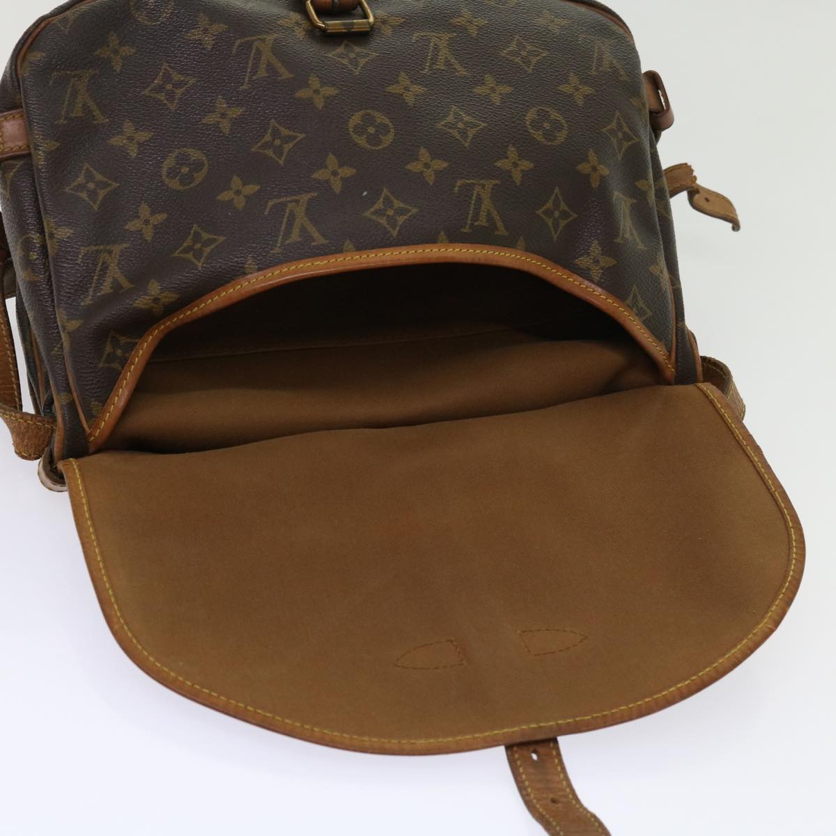 LOUIS VUITTON Monogram Saumur 30 Shoulder Bag M42256 LV Auth yk10048