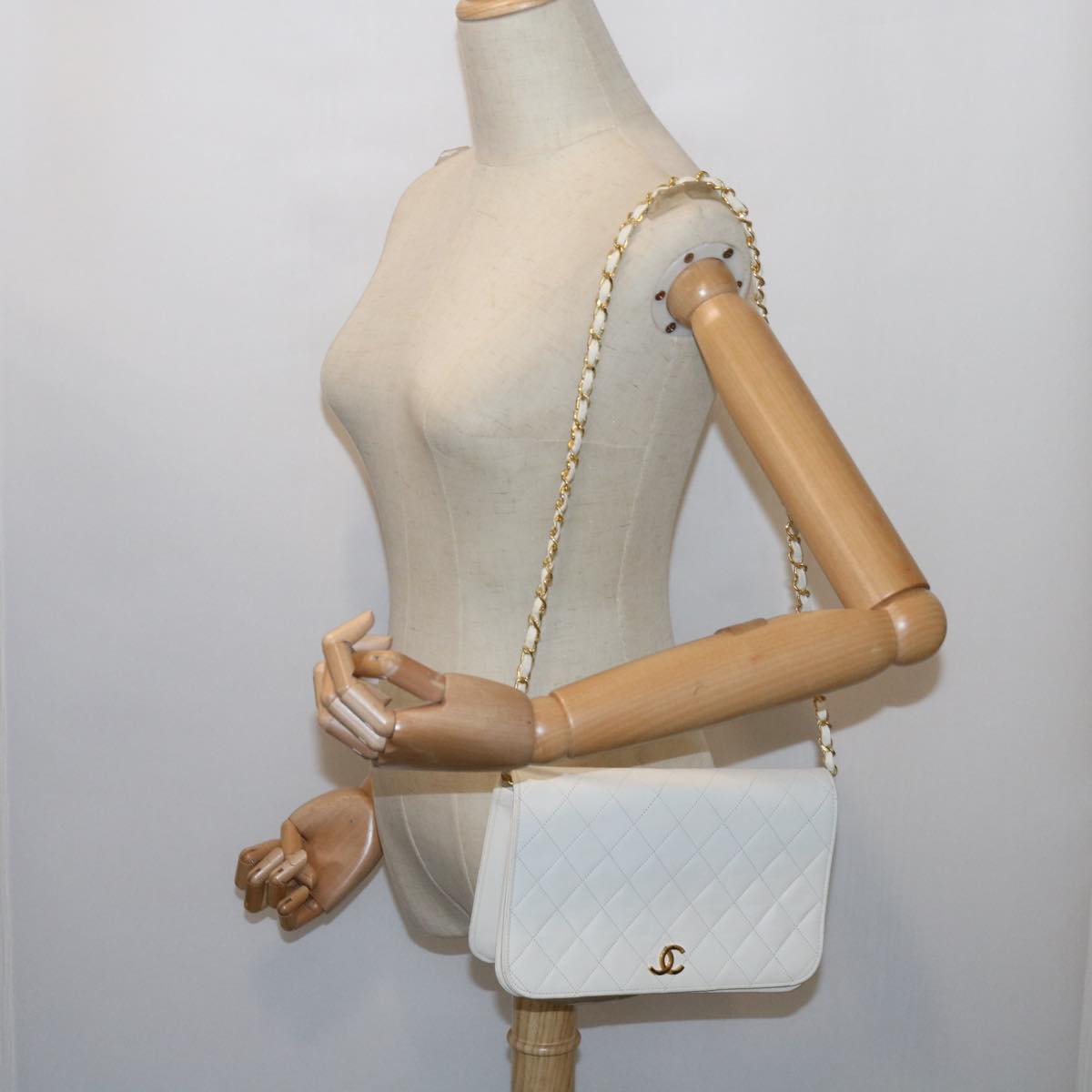 CHANEL Matelasse Chain Shoulder Bag Lamb Skin White CC Auth yk10170