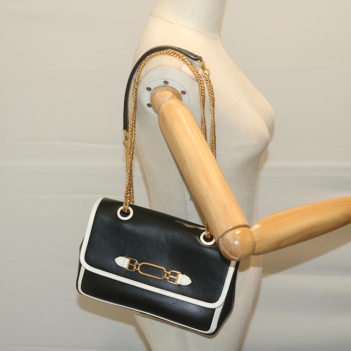 BALLY Chain Shoulder Bag Leather Black White Auth yk10275
