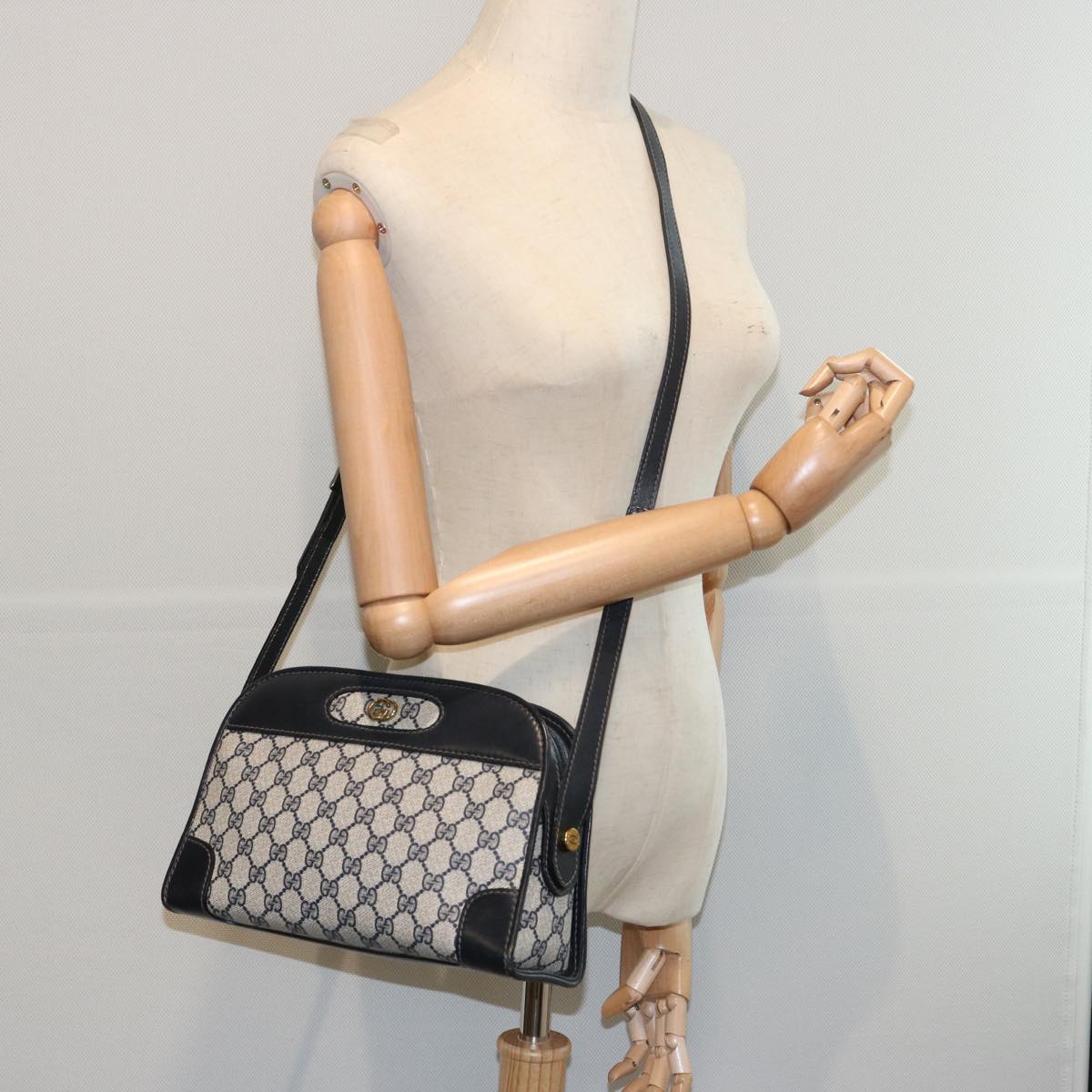 GUCCI GG Canvas Shoulder Bag PVC Navy Auth yk10467