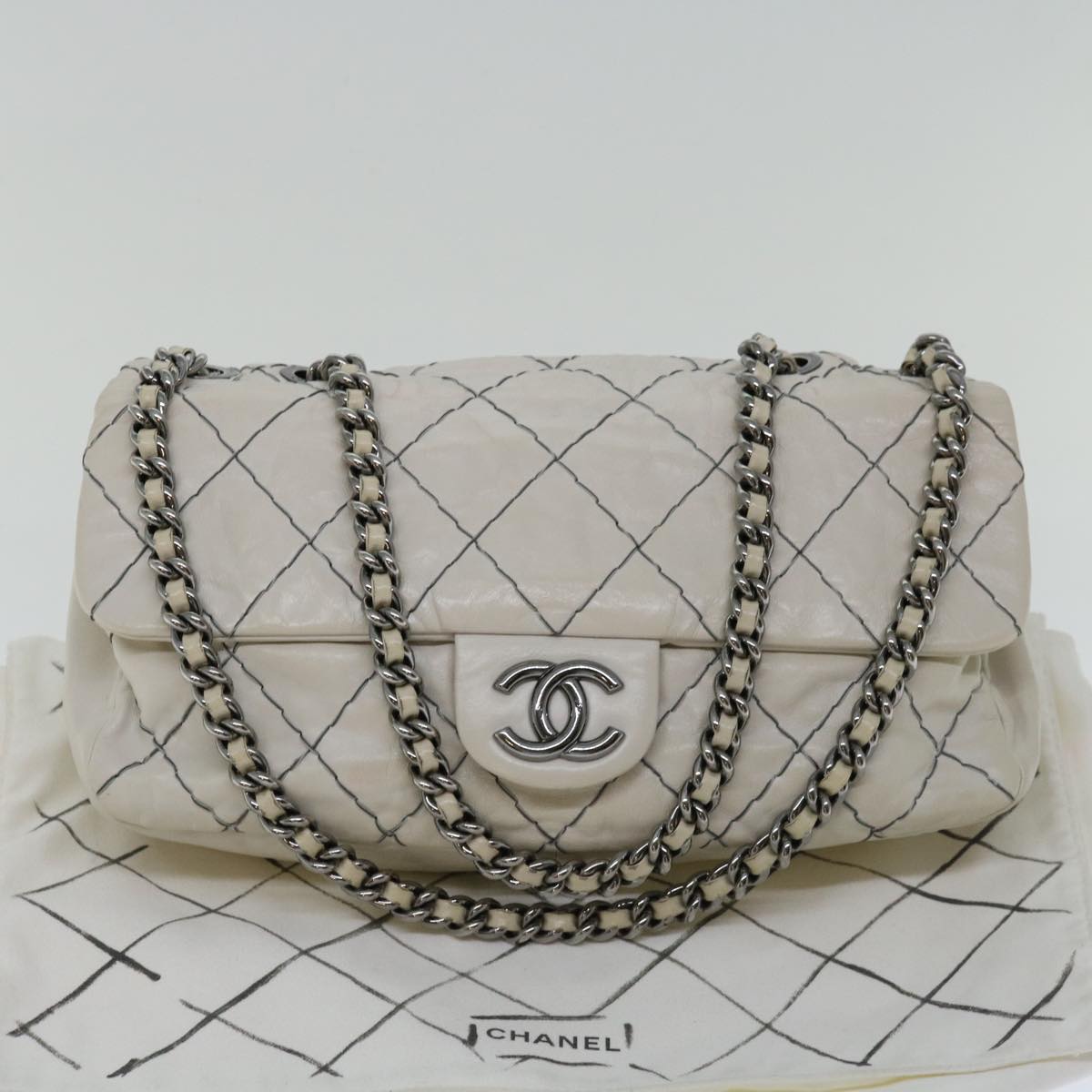 CHANEL Matelasse Chain Shoulder Bag Leather White CC Auth yk10764