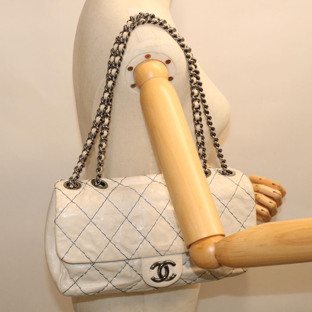 CHANEL Matelasse Chain Shoulder Bag Leather White CC Auth yk10764