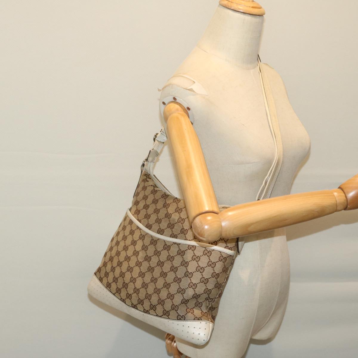 GUCCI GG Canvas Shoulder Bag Beige 145857 Auth yk10945