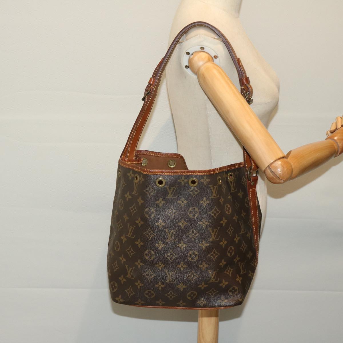 LOUIS VUITTON Monogram Petit Noe Shoulder Bag M42226 LV Auth yk11003