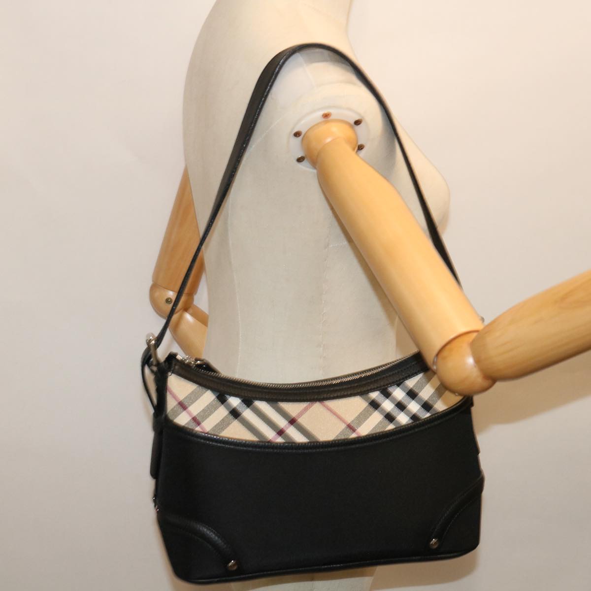 BURBERRY Nova Check Shoulder Bag Nylon Beige Black Auth yk11086