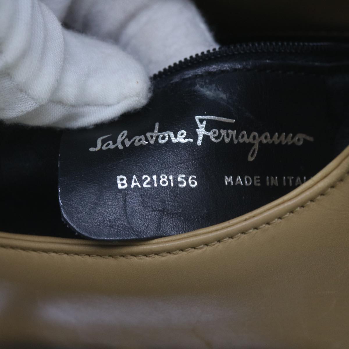 Salvatore Ferragamo Gancini Shoulder Bag Leather Beige Auth yk11098