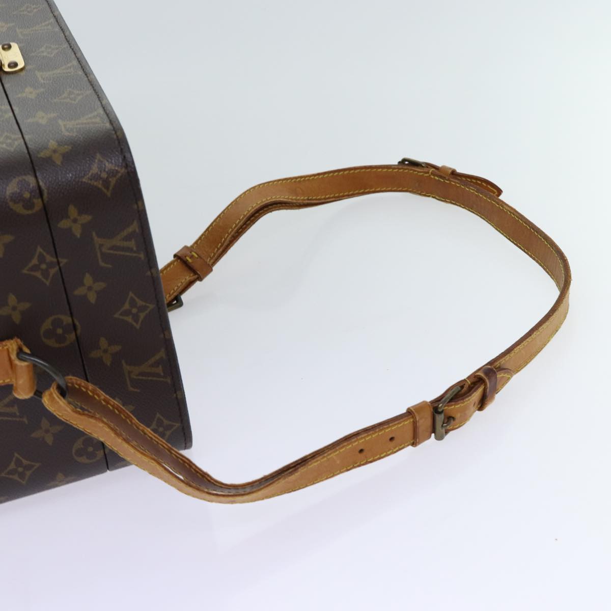 LOUIS VUITTON Monogram Train Case Jewelry Box M23820 LV Auth yk11385