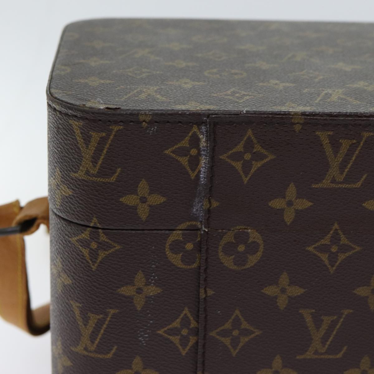 LOUIS VUITTON Monogram Train Case Jewelry Box M23820 LV Auth yk11385