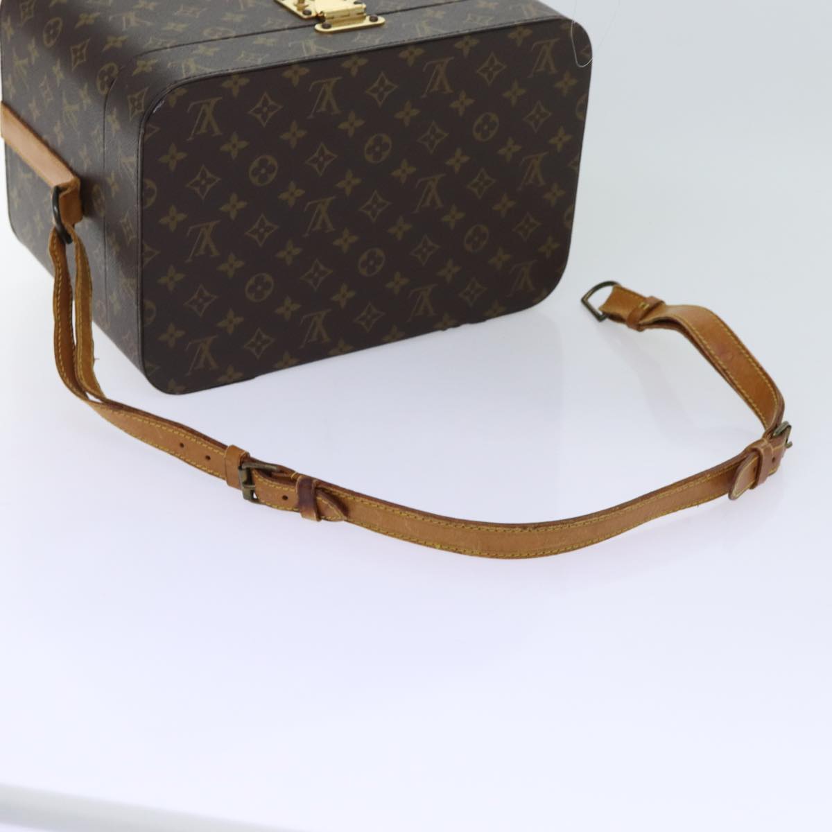 LOUIS VUITTON Monogram Train Case Jewelry Box M23820 LV Auth yk11385