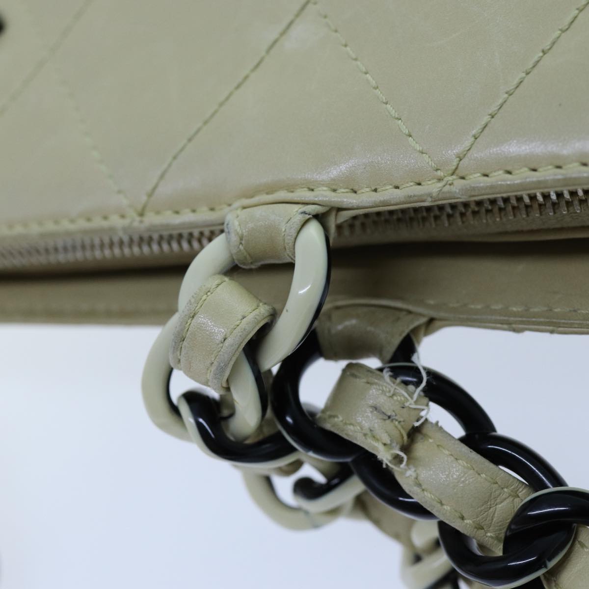 CHANEL Matelasse Chain Tote Bag Leather Beige CC Auth yk11588