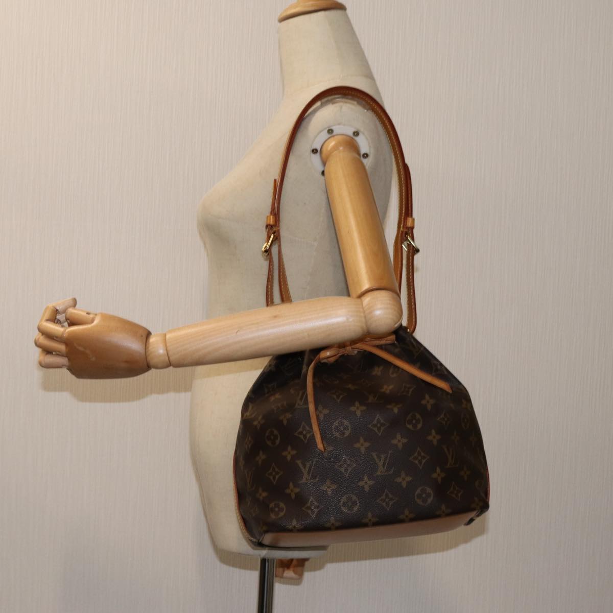 LOUIS VUITTON Monogram Petit Noe Shoulder Bag M42226 LV Auth yk11627