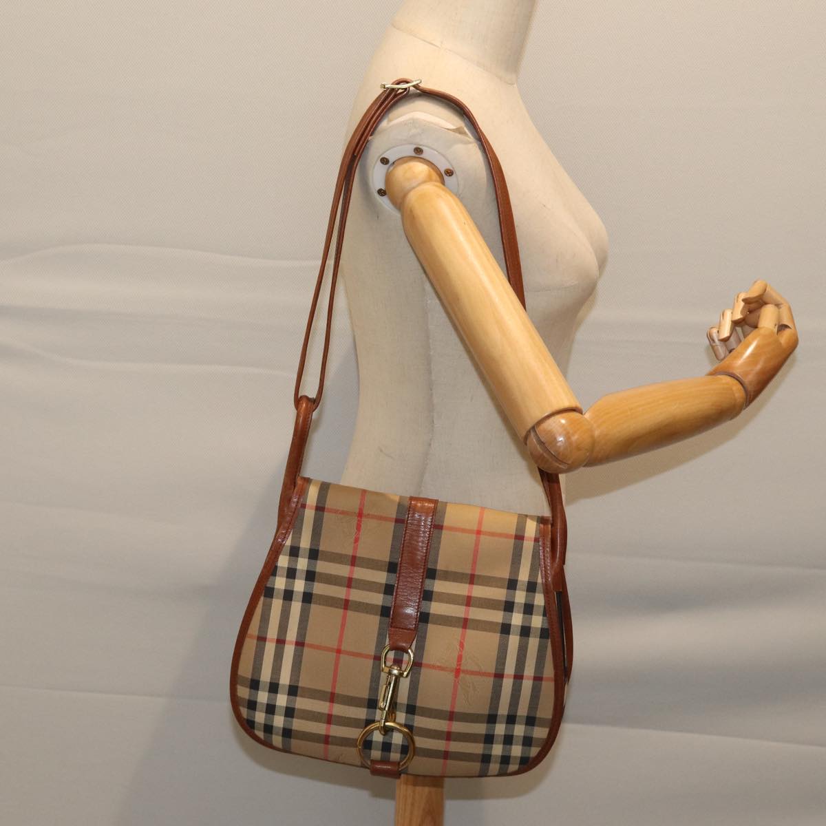 Burberrys Nova Check Shoulder Bag Canvas Brown Auth yk11775