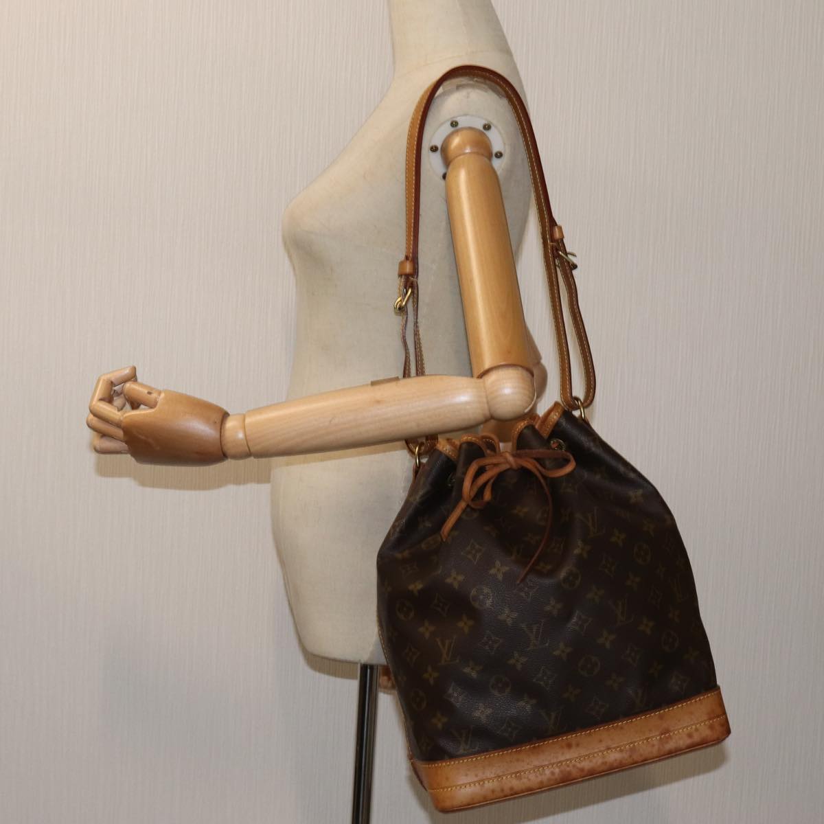 LOUIS VUITTON Monogram Noe Shoulder Bag M42224 LV Auth yk11798