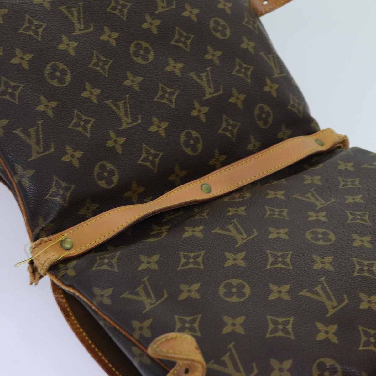 LOUIS VUITTON Monogram Saumur 30 Shoulder Bag M42256 LV Auth yk11804