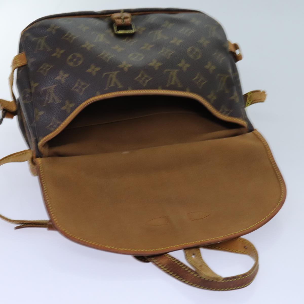 LOUIS VUITTON Monogram Saumur 30 Shoulder Bag M42256 LV Auth yk11804