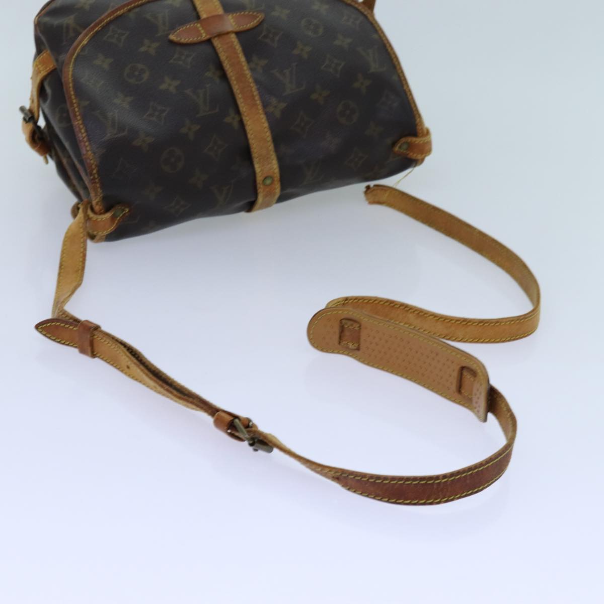 LOUIS VUITTON Monogram Saumur 30 Shoulder Bag M42256 LV Auth yk11804