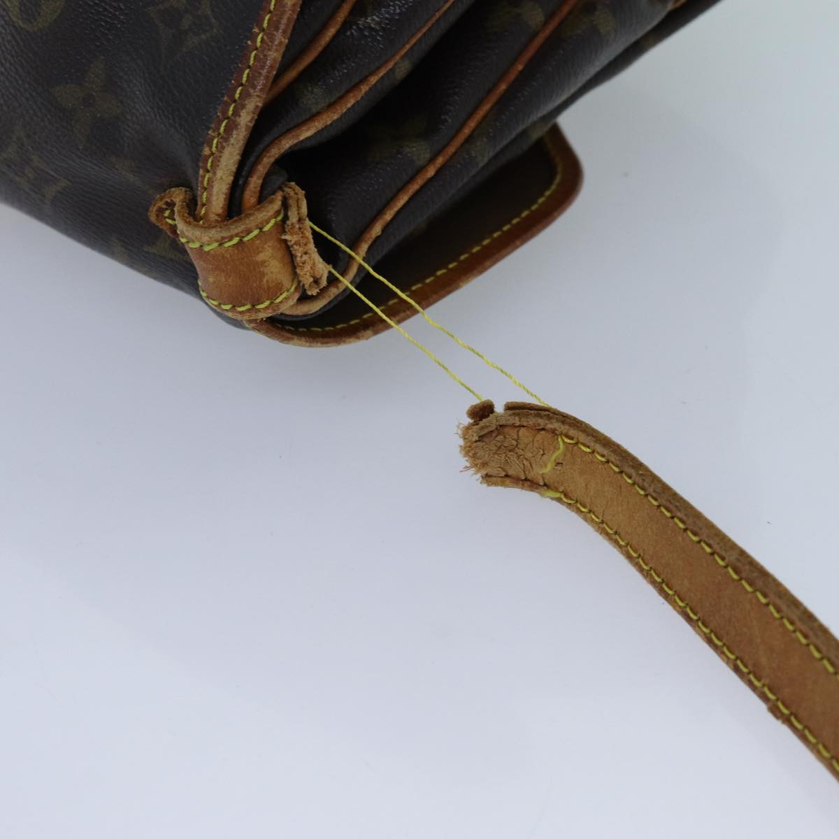 LOUIS VUITTON Monogram Saumur 30 Shoulder Bag M42256 LV Auth yk11804