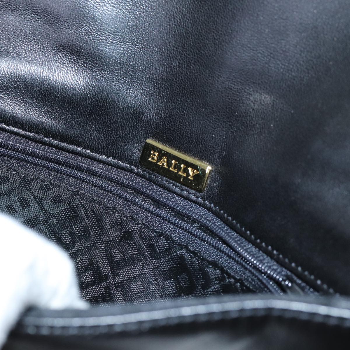 BALLY Quilted Shoulder Bag Leather Black Auth yk11853