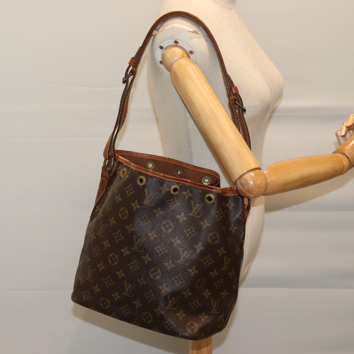 LOUIS VUITTON Monogram Petit Noe Shoulder Bag M42226 LV Auth yk11918