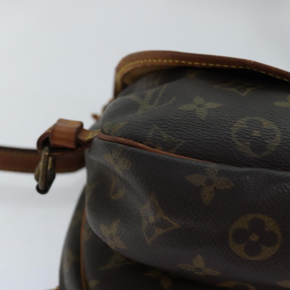 LOUIS VUITTON Monogram Saumur 30 Shoulder Bag M42256 LV Auth yk12135