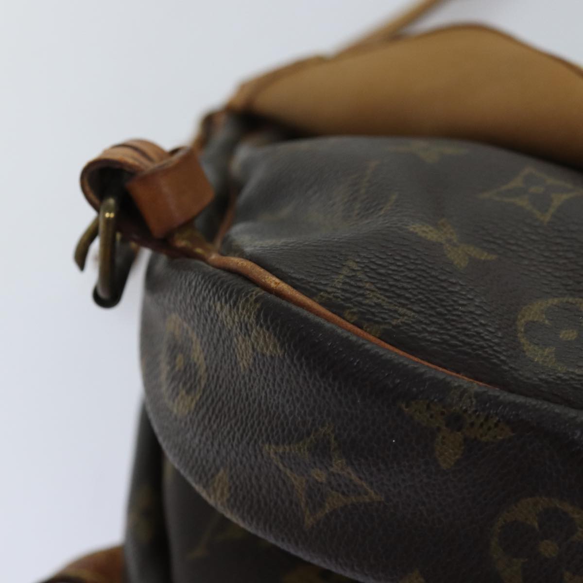 LOUIS VUITTON Monogram Saumur 30 Shoulder Bag M42256 LV Auth yk12135