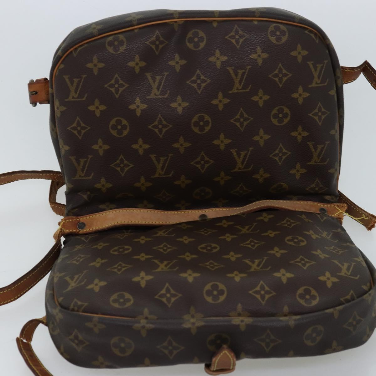 LOUIS VUITTON Monogram Saumur 30 Shoulder Bag M42256 LV Auth yk12135