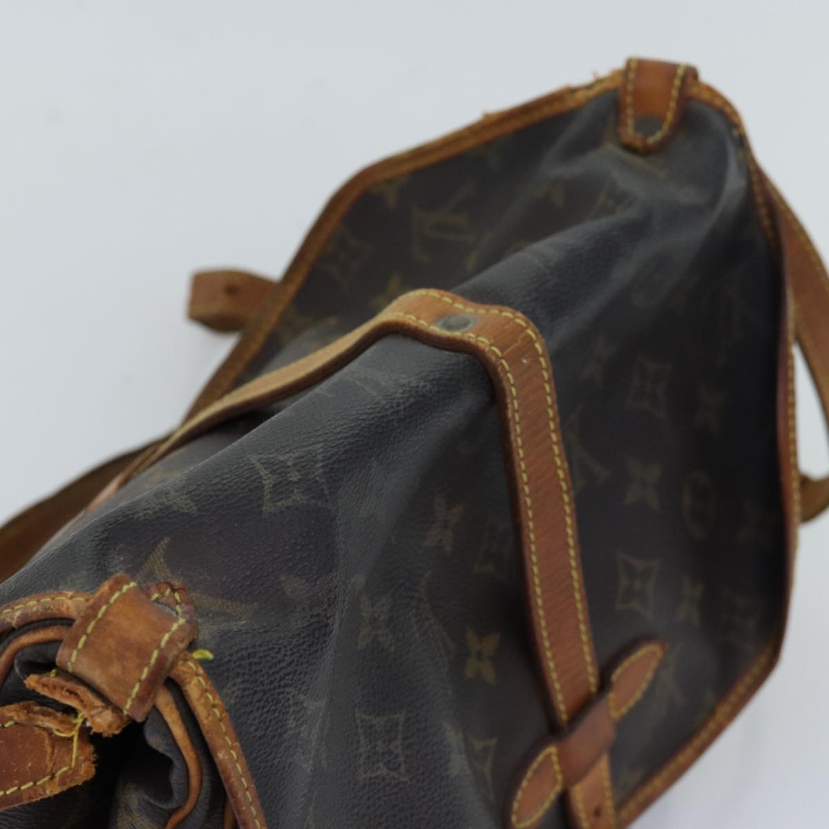 LOUIS VUITTON Monogram Saumur 30 Shoulder Bag M42256 LV Auth yk12135