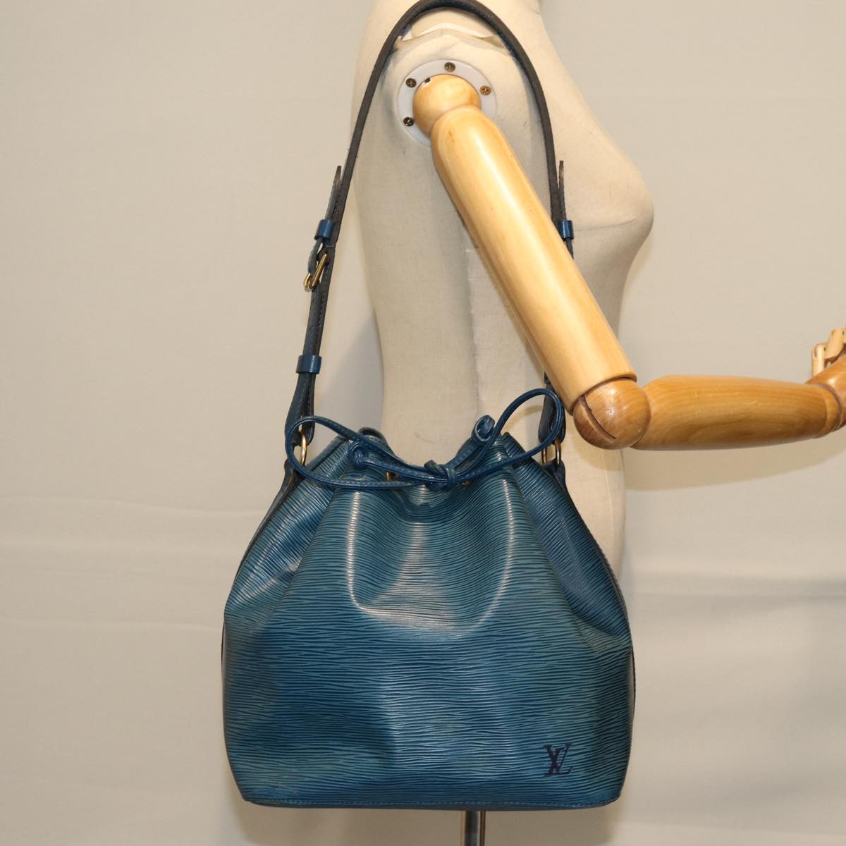 LOUIS VUITTON Epi Petit Noe Shoulder Bag Blue M44105 LV Auth yk12343