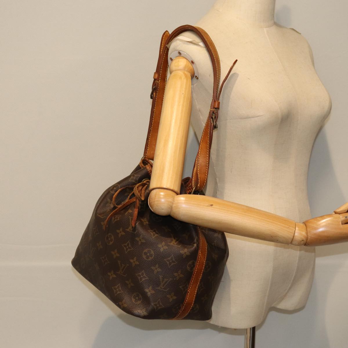 LOUIS VUITTON Monogram Petit Noe Shoulder Bag M42226 LV Auth yk12448