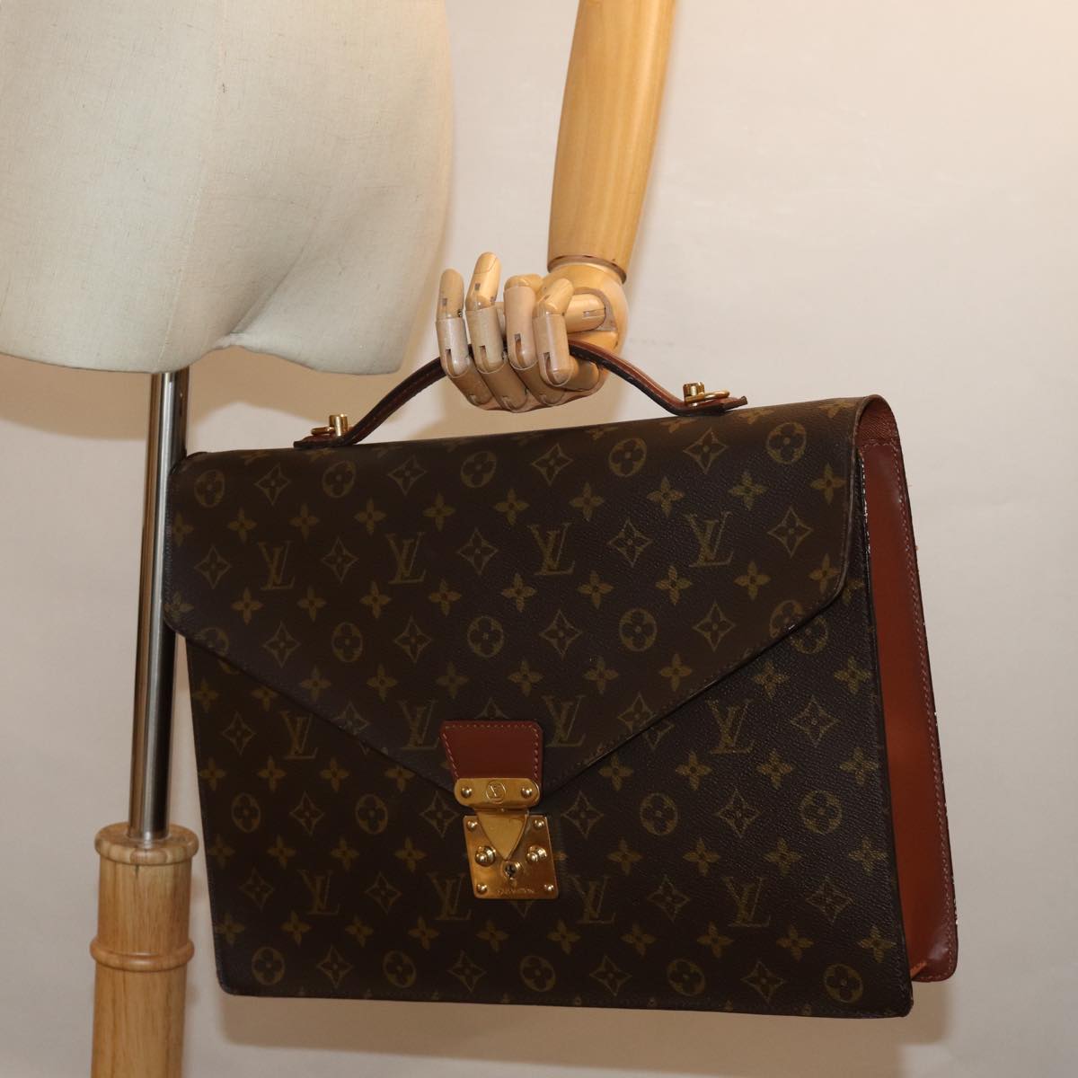 LOUIS VUITTON Monogram Porte Documents Bandouliere Bag M53338 LV Auth yk12660