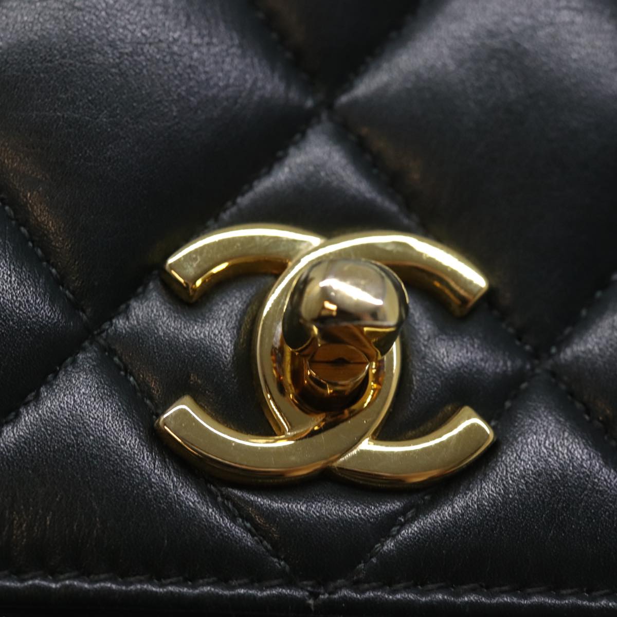 CHANEL Matelasse Turn Lock Chain Shoulder Bag Lamb Skin Green CC Auth yk12713A