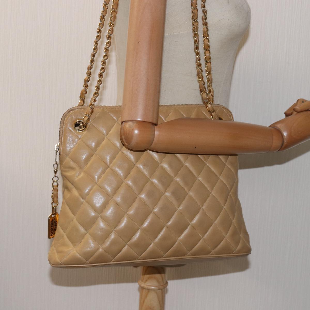 CHANEL Matelasse Chain Shoulder Bag Lamb Skin Beige CC Auth yk12918