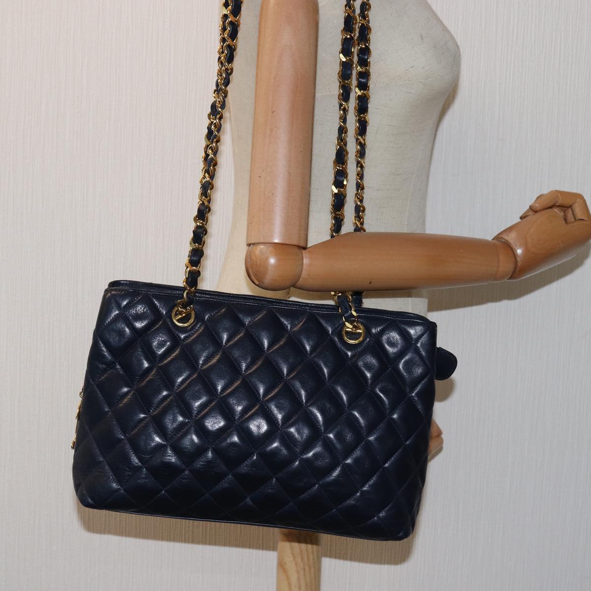 CHANEL Matelasse Chain Shoulder Bag Lamb Skin Navy CC Auth yk12992