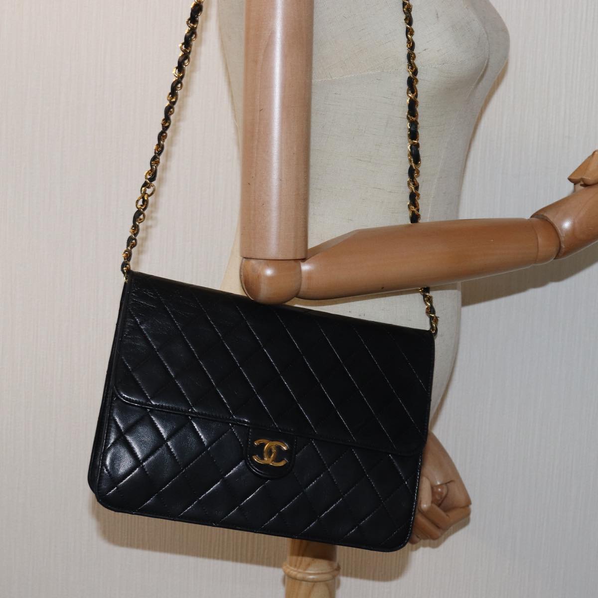 CHANEL Matelasse Chain Shoulder Bag Lamb Skin Black CC Auth yk13027