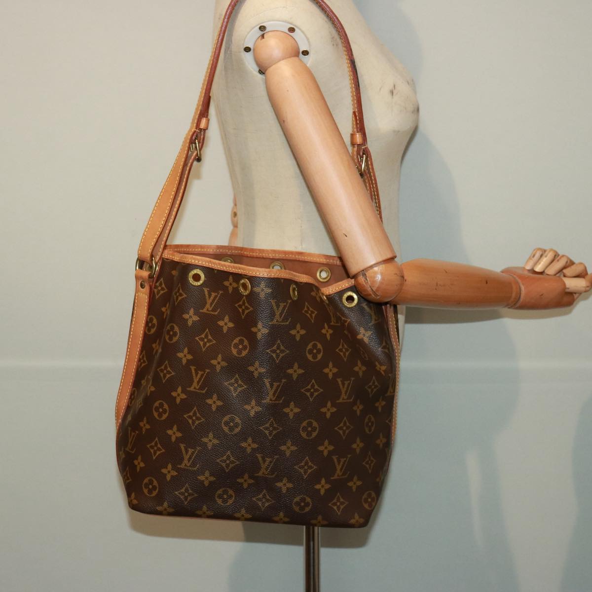 LOUIS VUITTON Monogram Petit Noe Shoulder Bag M42226 LV Auth yk13231