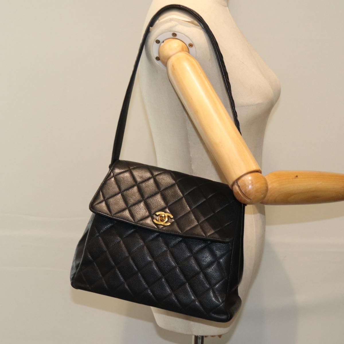 CHANEL Matelasse Turn Lock Shoulder Bag Caviar Skin Black CC Auth yk13341