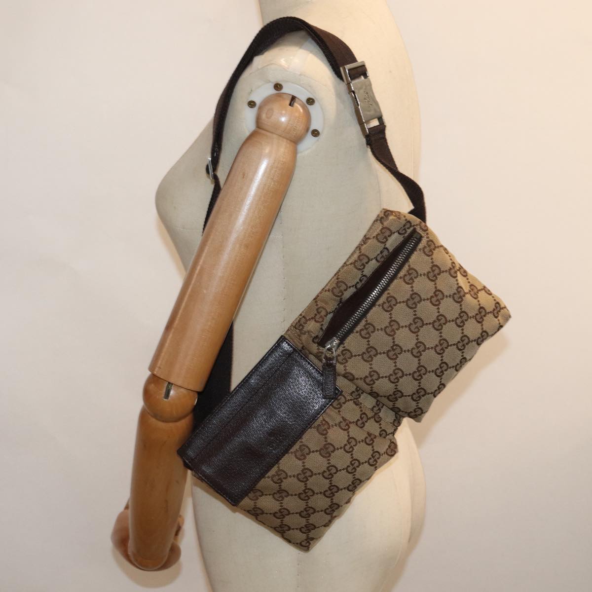 GUCCI GG Canvas Waist bag Beige 28566 Auth yk13396