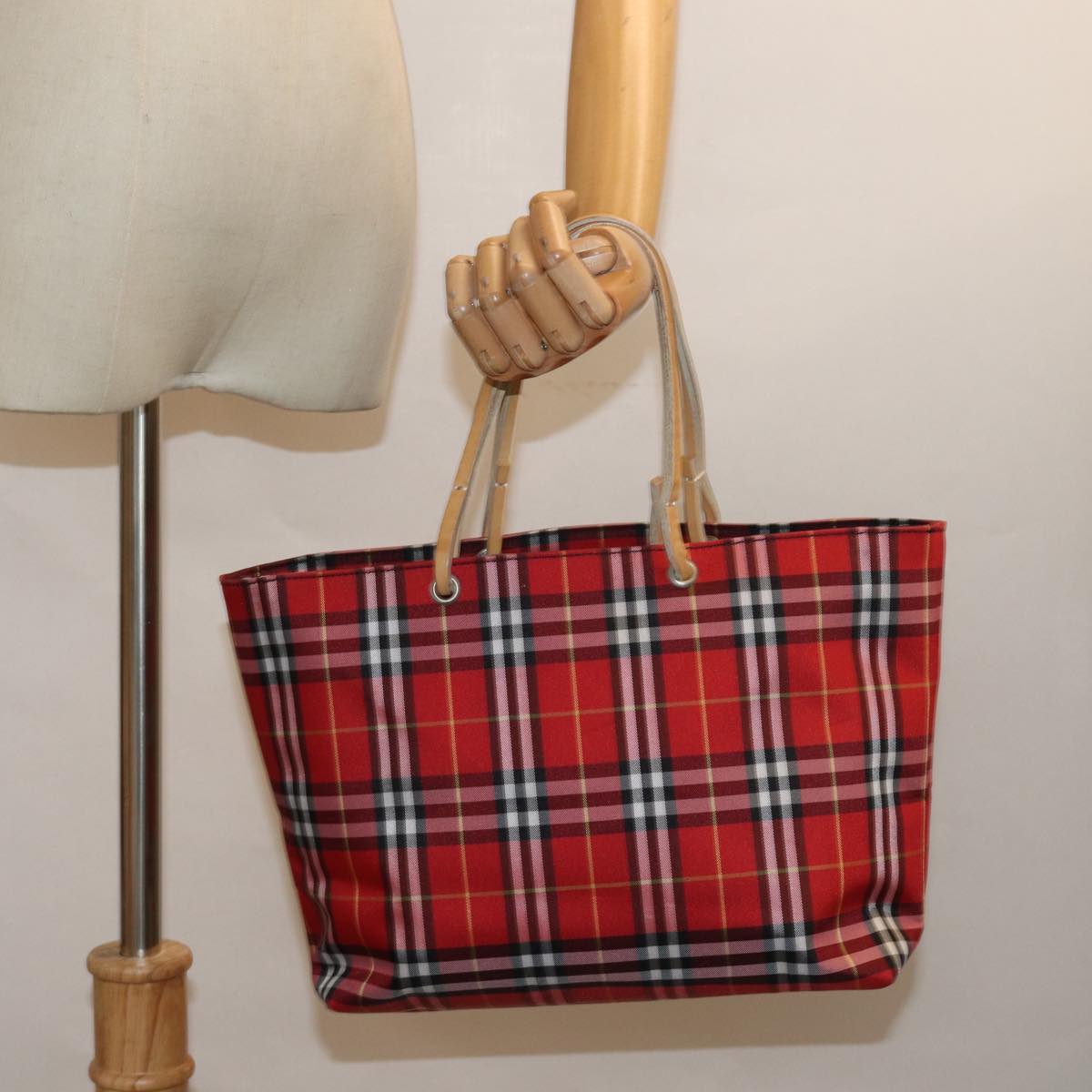 BURBERRY Nova Check Hand Bag Nylon Red Auth yk13442