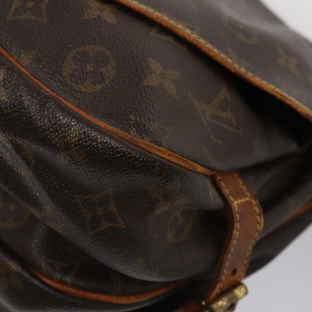 LOUIS VUITTON Monogram Saumur 30 Shoulder Bag M42256 LV Auth yk13898