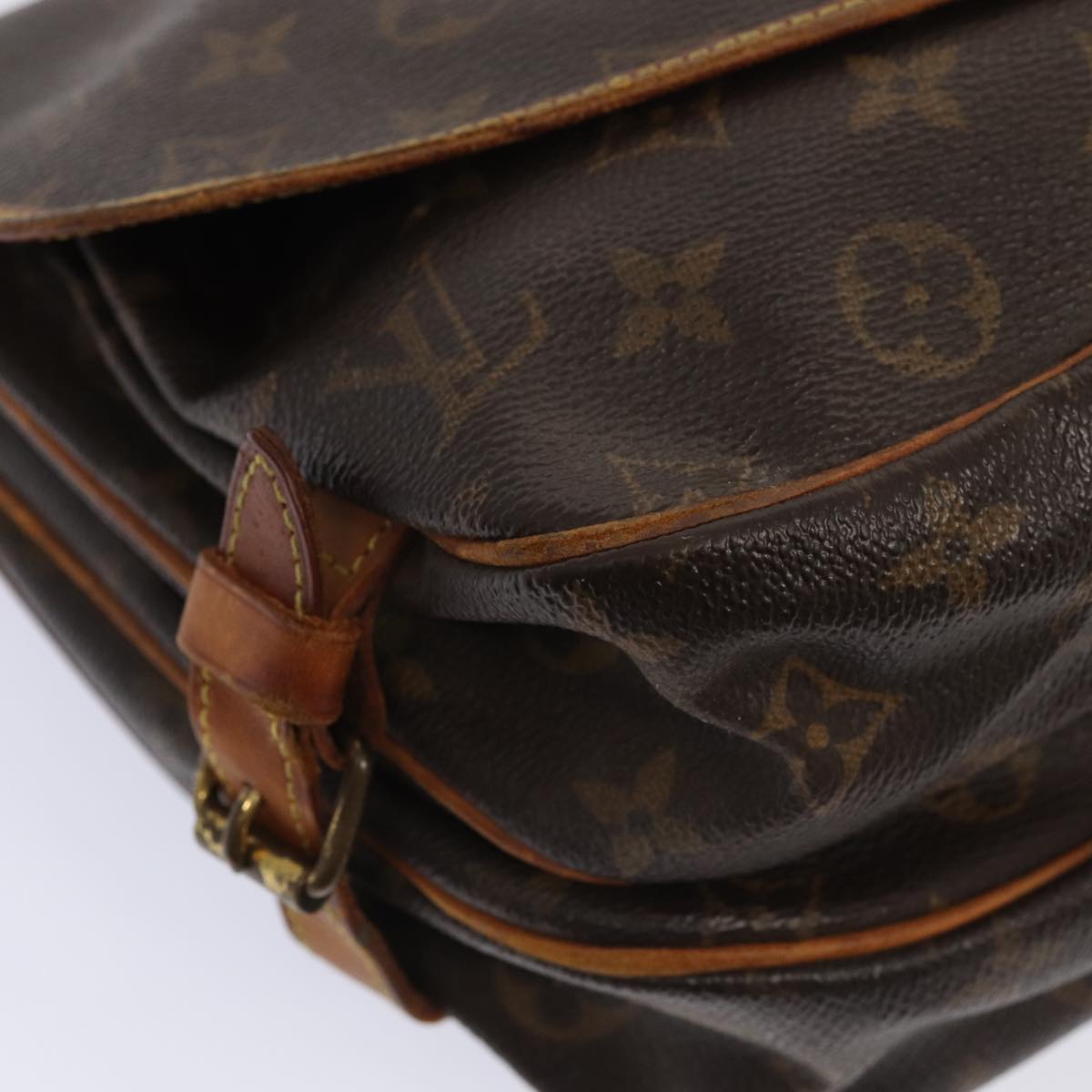 LOUIS VUITTON Monogram Saumur 30 Shoulder Bag M42256 LV Auth yk13898