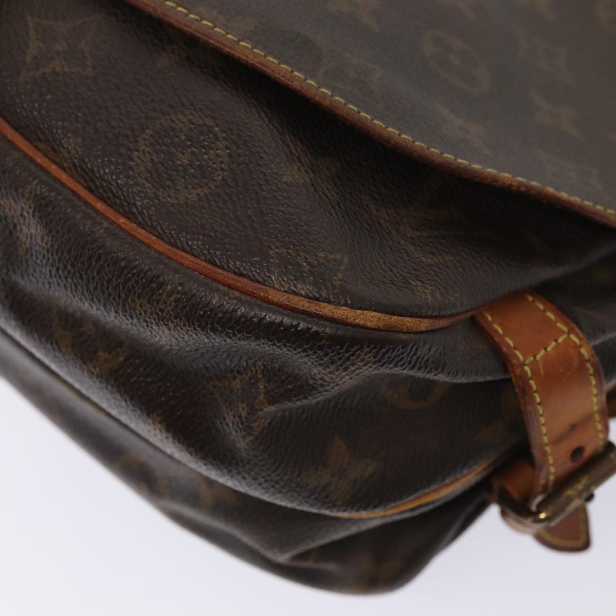 LOUIS VUITTON Monogram Saumur 30 Shoulder Bag M42256 LV Auth yk13898