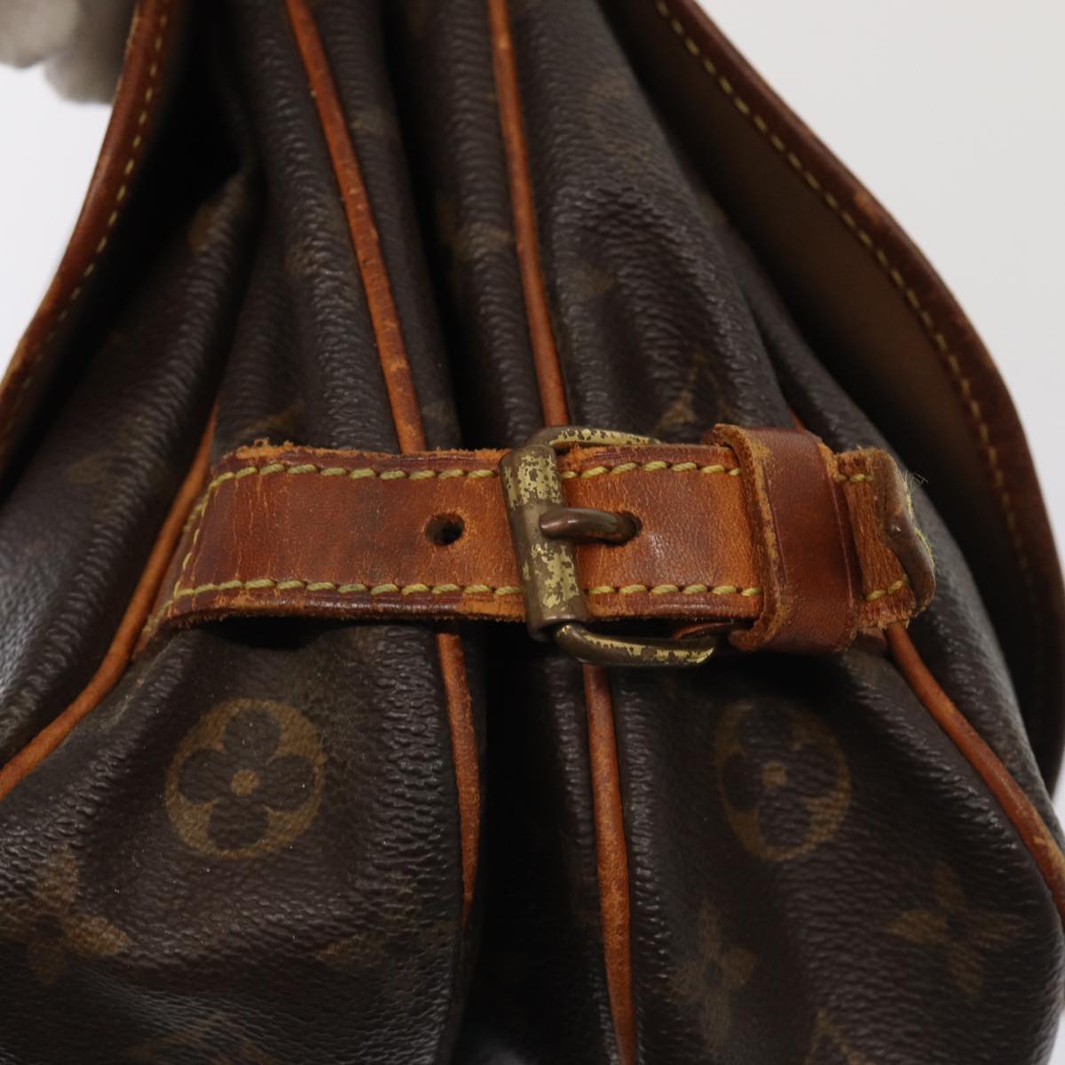 LOUIS VUITTON Monogram Saumur 30 Shoulder Bag M42256 LV Auth yk13898