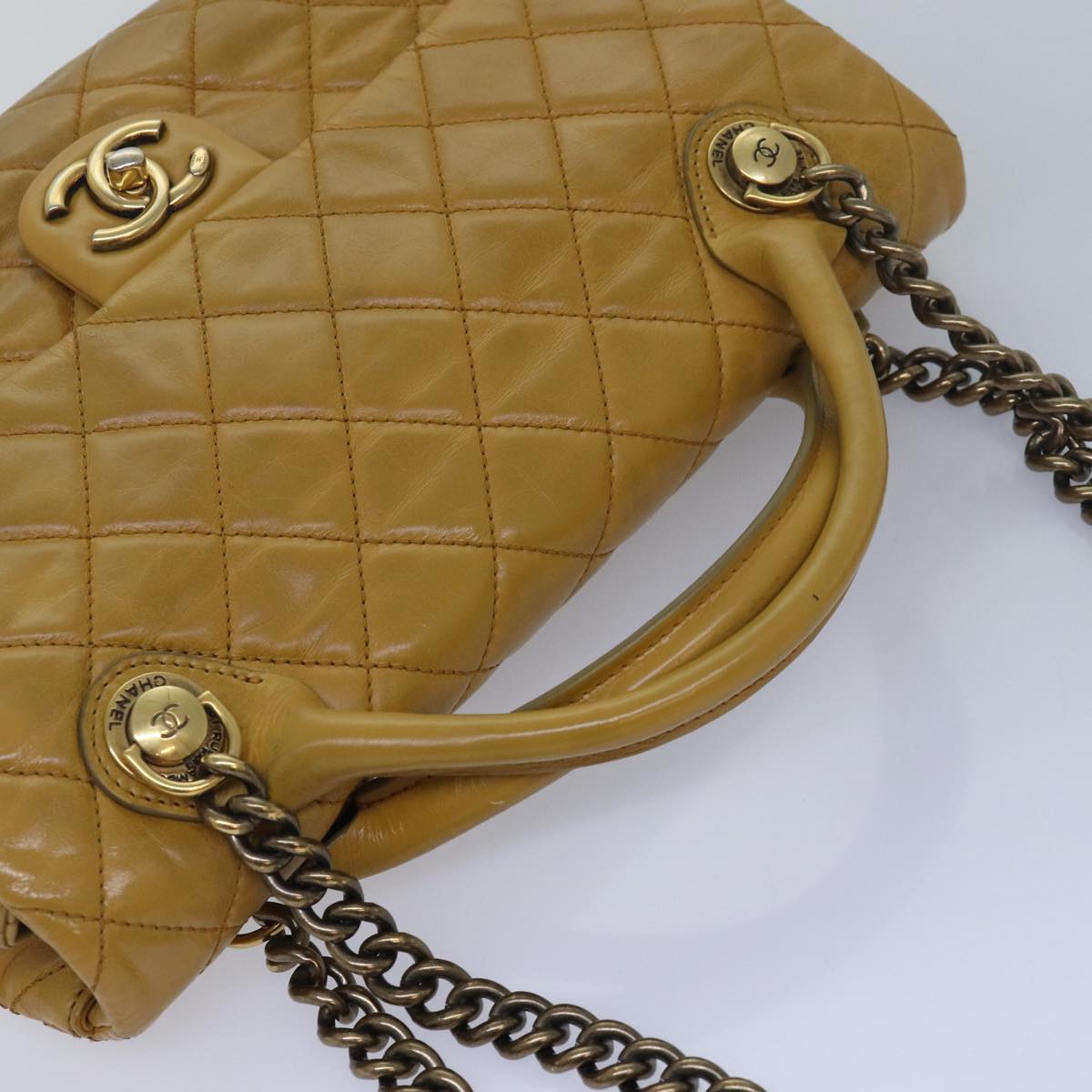 CHANEL Matelasse Turn Lock Chain Shoulder Bag Leather Yellow CC Auth yk13973A