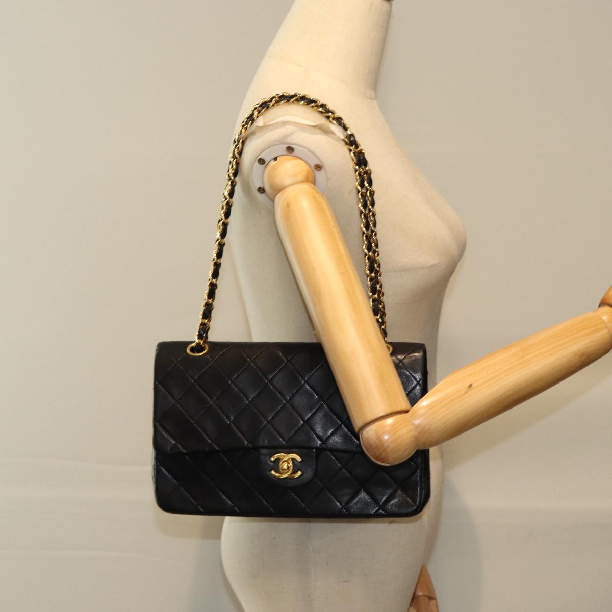 CHANEL Matelasse 25 Turn Lock Chain Hand Bag Lamb Skin Black CC Auth yk14030A