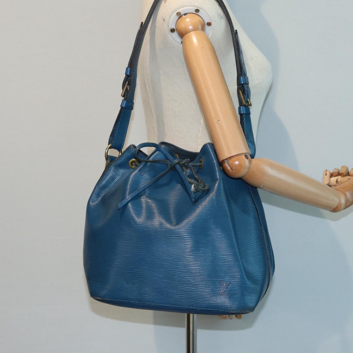 LOUIS VUITTON Epi Petit Noe Shoulder Bag Blue M44105 LV Auth yk14095