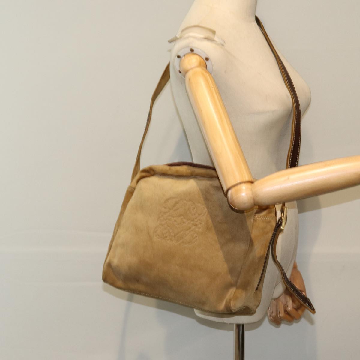 LOEWE Anagram Shoulder Bag Suede Beige Auth yk14097