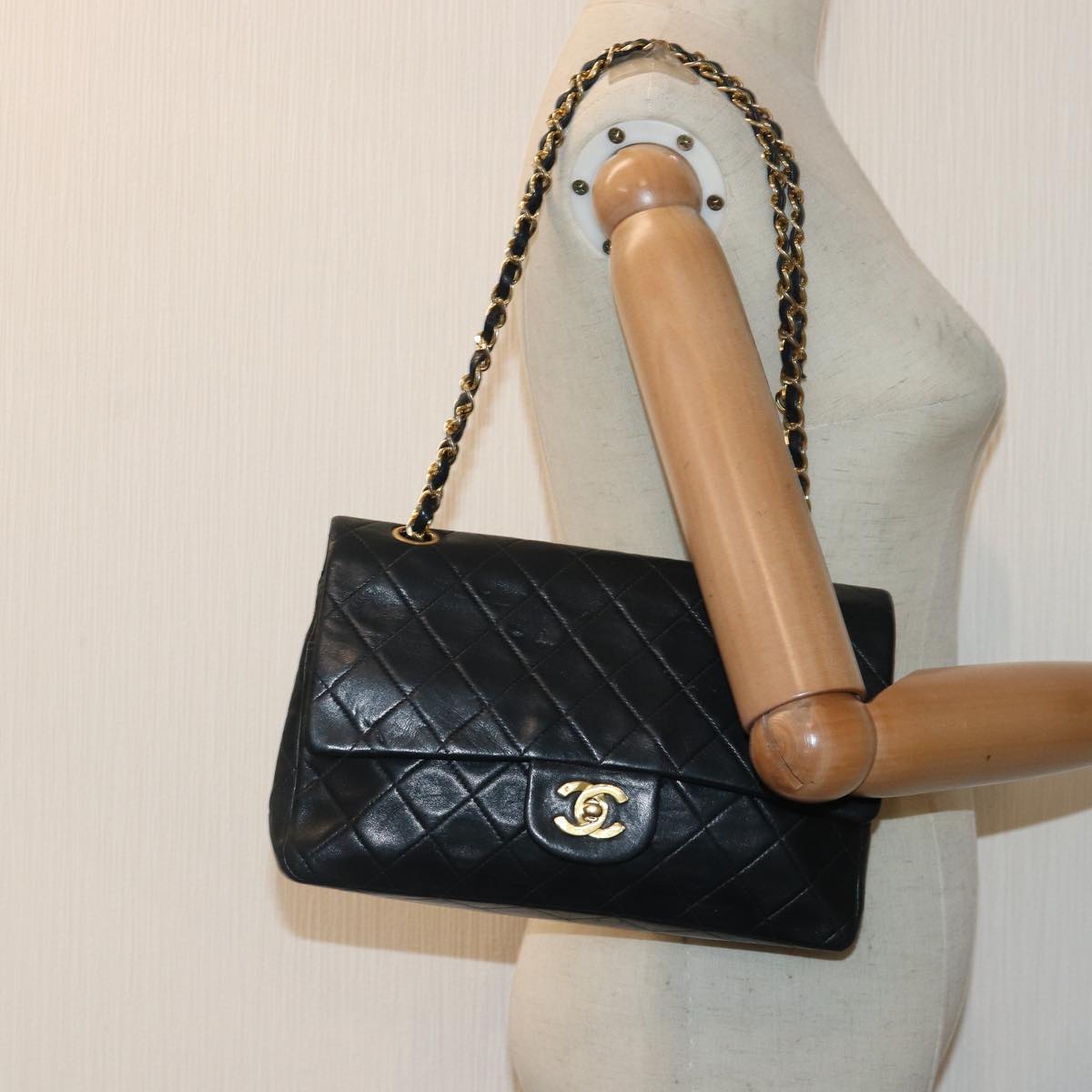 CHANEL Matelasse 25 Turn Lock Chain Bag Lamb Skin Black Gold CC Auth yk14418