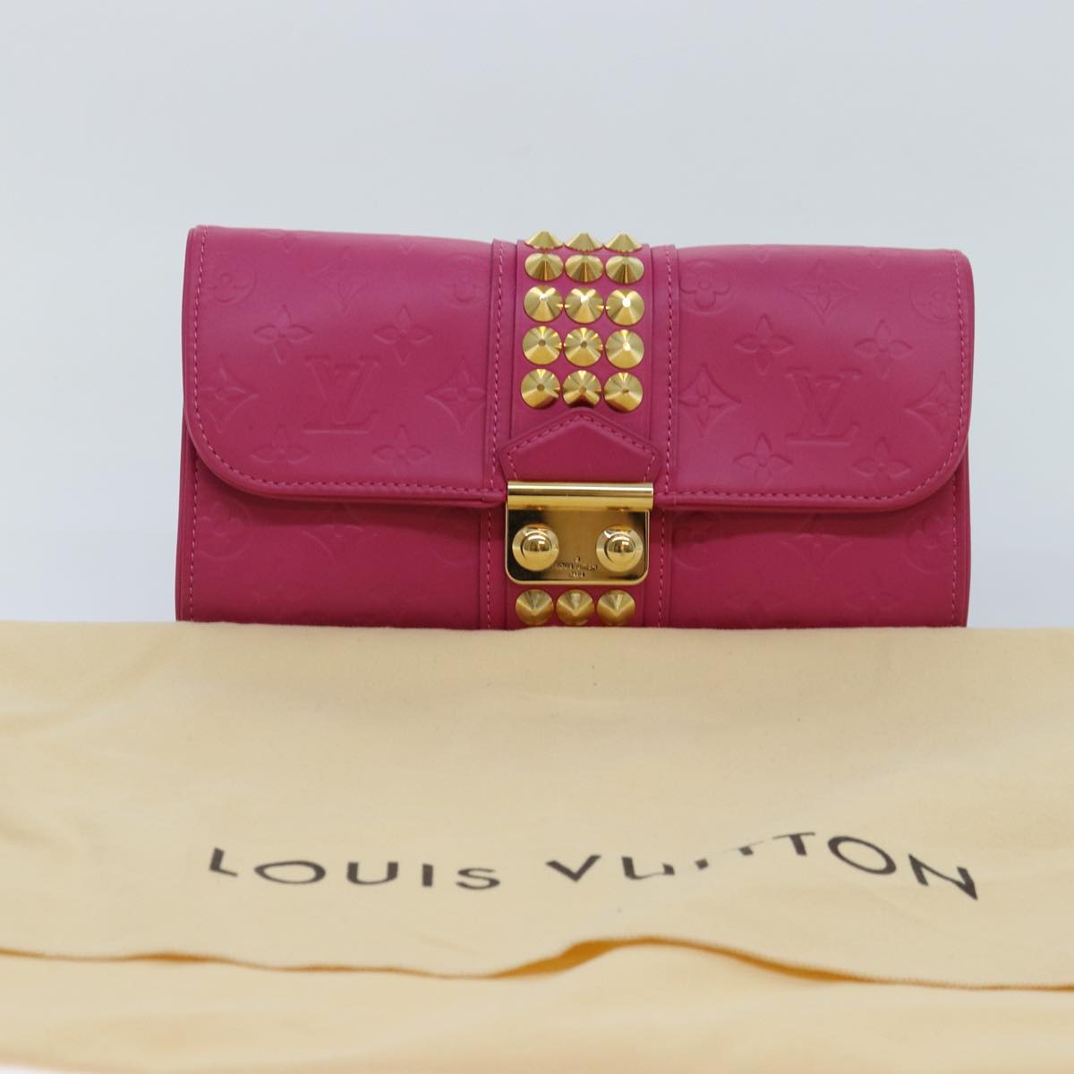 LOUIS VUITTON Monogram Pochette Courtney Bag Embossed leather Pink Auth yk14516A