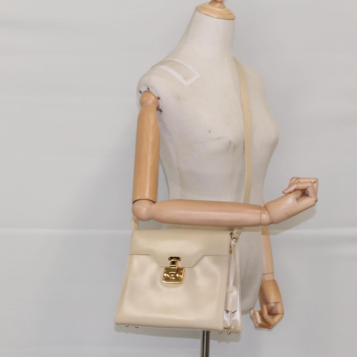 GUCCI Ready lock Shoulder Bag Leather Beige Gold 001 46 1504 Auth yk15542