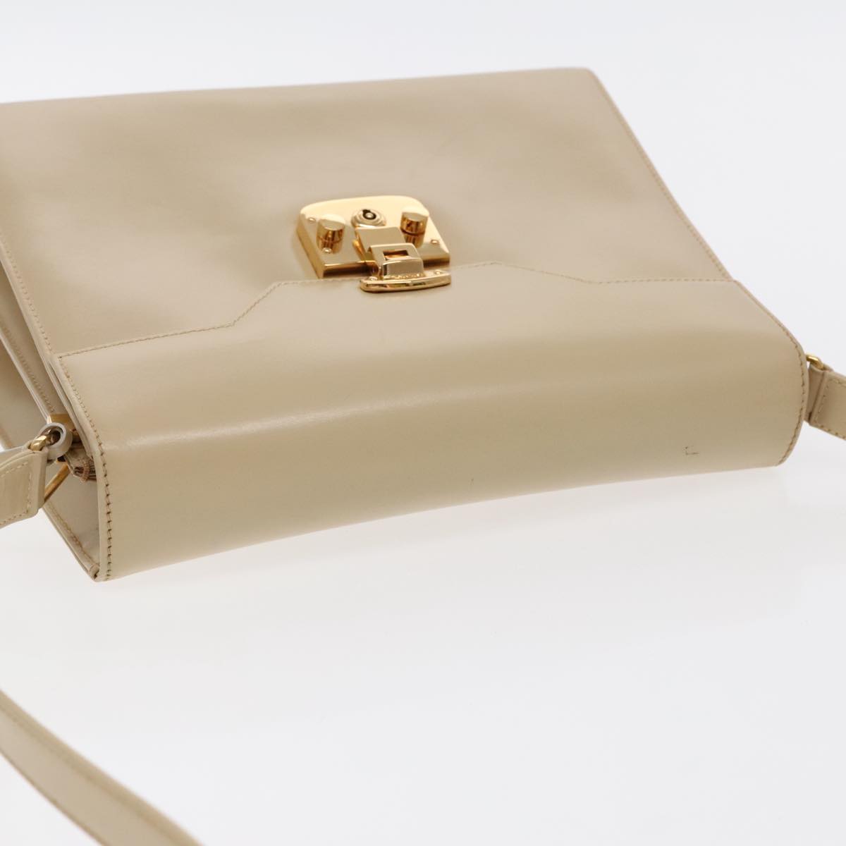 GUCCI Ready lock Shoulder Bag Leather Beige Gold 001 46 1504 Auth yk15542